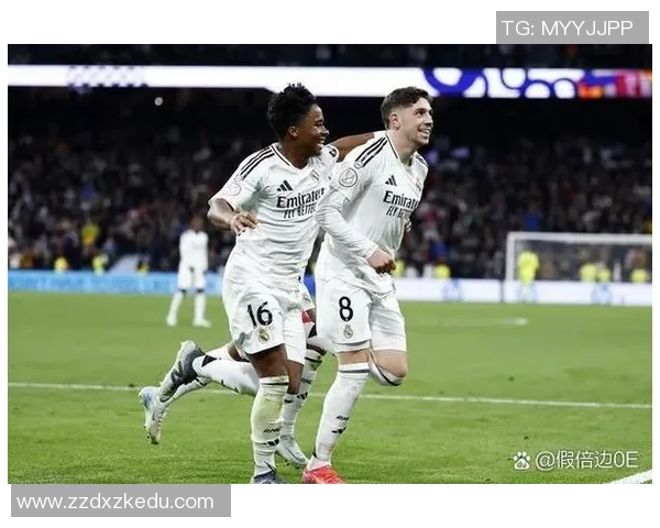 国王杯激战：拜仁与皇马0比0平局乌龙球瞬间引发全场狂欢解析