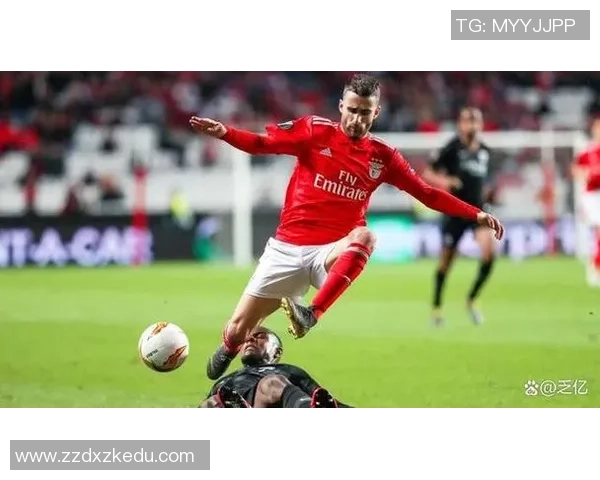 意甲赛场惊现冷门曼联与本菲卡握手言和引发热议